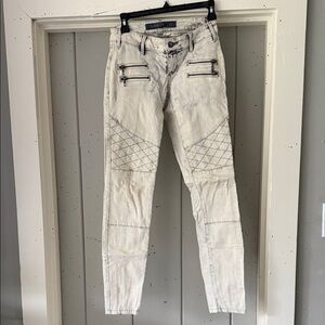 Guess Women's Skinny Jeans in Light Gray